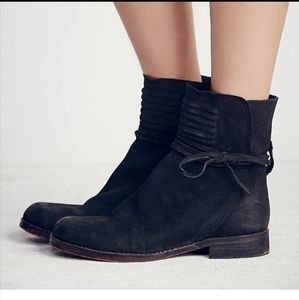 Free People Cambridge Wrap blk booties size 39 NWT